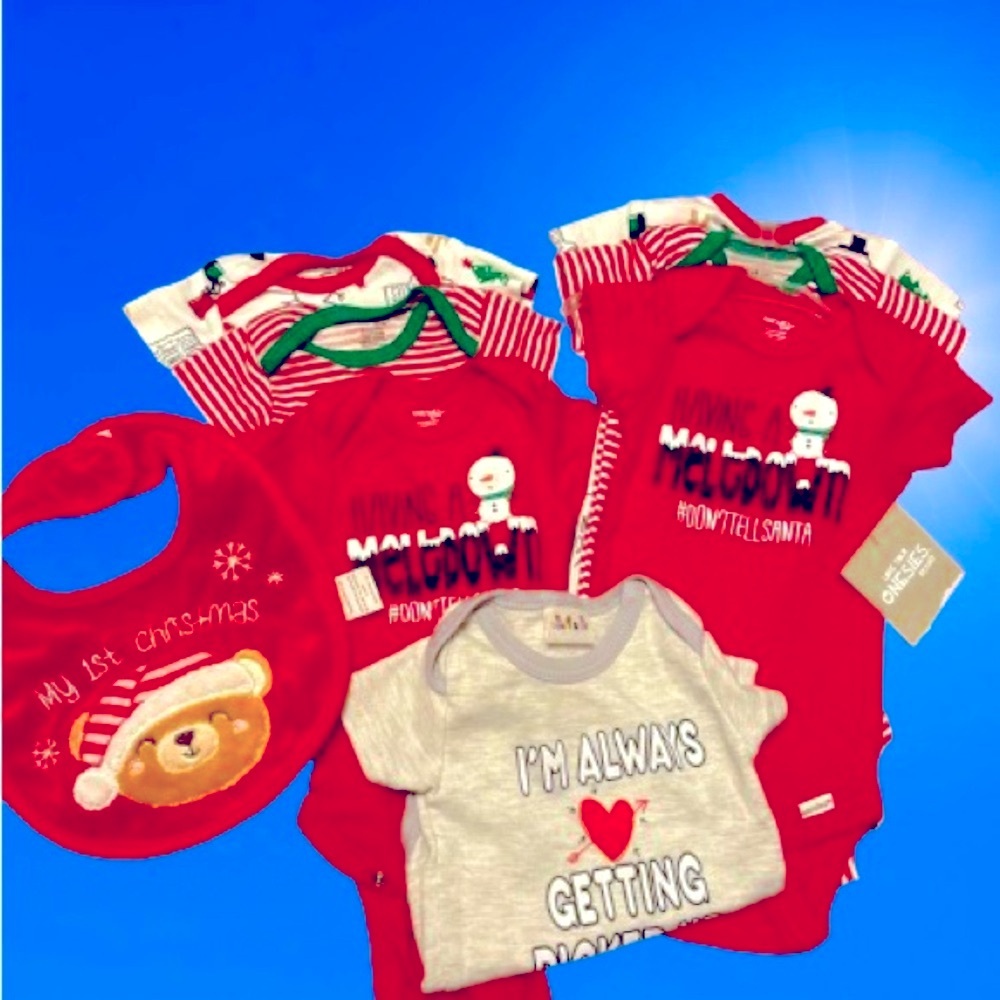 $20 Adorable bundle Xmas onesies and bib if you have twins a great deal 0-3-3-6m